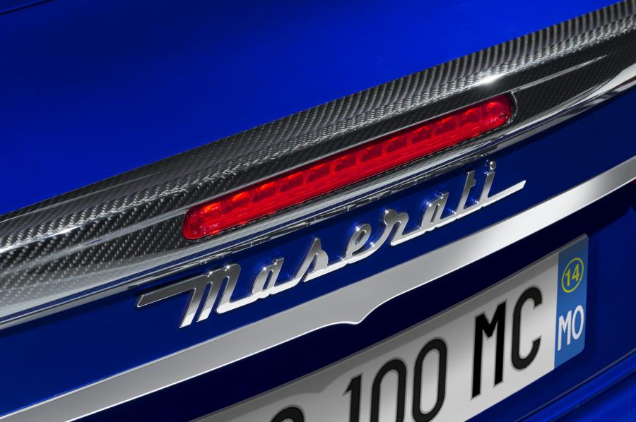 Логотип Maserati GranCabrio MC Centennial Edition 2014 года  (фото 7 из 23)